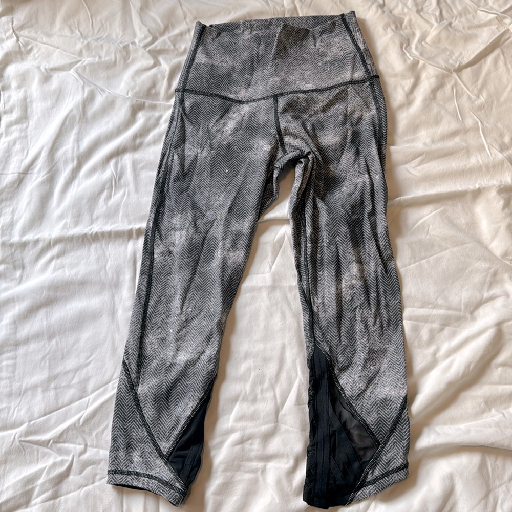Lululemon black/white/grey patterned leggings